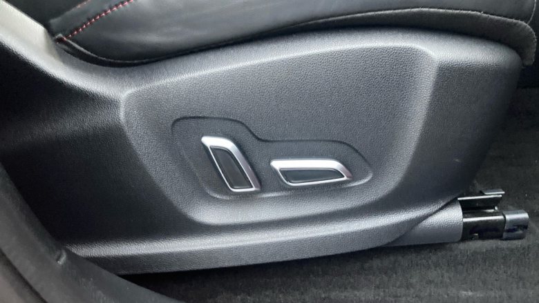 MG Hs 1.5 T-GDI Exclusive 5dr DCT Petrol Hatchback